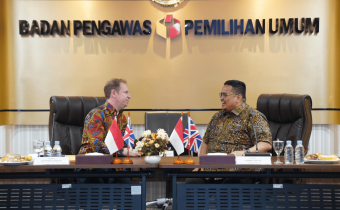 Ketua Bawaslu Rahmat Bagja saat menerima delegasi CIMD Matthew Downing di Kantor Bawaslu, Rabu (21/1/2026)