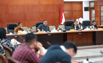 Ketua Bawaslu Rahmat Bagja saat menjadi narasumber dalam rapat Mahkamah Kehormatan Dewan (MKD) yang mengangkat tema Perbandingan dan Teknik Penyusunan Putusan Lembaga Etik di Bogor, Jawa Barat, Senin (2/2/2026).