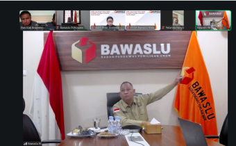 Anggota Bawaslu Totok Hariyono saat membuka diskusi tematik 'Politik Uang dengan Modus Digital (e-wallet), Tantangan Pembuktian Formil dan Materil melalui daring, Senin (9/2/2026).
