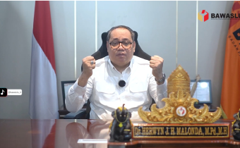 Anggota Bawaslu Herwyn dalam Kultum “Ngabuburit Pengawasan” bertema Refleksi SDM Pengawas Pemilu yang disiarkan melalui kanal YouTube Bawaslu, Kamis (26/2/2026).
