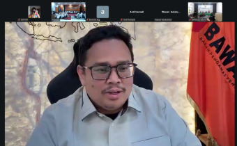Ketua Bawaslu Rahmat Bagja saat memberikan arahan pada kegiatan Monitoring, Evaluasi, dan Pelaporan Pelaksanaan Program Bawaslu Provinsi Sulawesi Selatan bertema Refleksi Penguatan Kelembagaan dalam Evaluasi Program Pengawasan Pemilu untuk Meningkatkan Integritas Demokrasi, melalui daring, di Jakarta