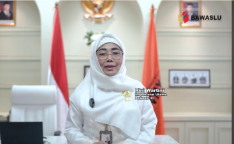 Inspektur Utama Bawaslu Rini Wartini dalam kultum Ngabuburit Pengawasan dengan tema ”Tata Kelola dan Akuntabilitas Kelembagaan dalam Perspektif Ramadhan” melalui daring.