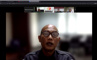 Sekretariat Jenderal Bawaslu Ferdinand Eskol Tiar Sirait saat memberikan arahan dalam Rapat Pembinaan dan Evaluasi Bawaslu/Panwaslih Provinsi dan Bawaslu/Panwaslih Kabupaten/Kota secara daring.