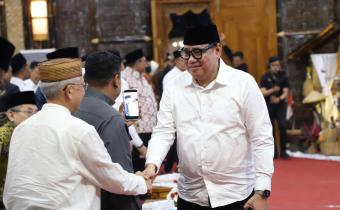 Anggota Bawaslu Herwyn JH Malonda menghadiri Safari Ramadan yang diselenggarakan Ketua Komisi II DPR RI Rifqinizamy Karsayuda di Bandung, Jawa Barat, Jumat (6/3/2026).