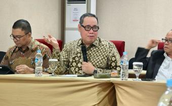 nggota Bawaslu RI Herwyn JH Malonda dalam Fokus Grup Diskusi (FGD) Penguatan Tata Kelola Kelembagaan Pengawas Pemilu di Palu, Sulawesi Tengah, Rabu (1/4/2026)