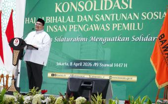 Ketua Bawaslu Rahmat Bagja dalam acara Konsolidasi, Halalbihalal, dan Santunan Sosial Badan Pengawas Pemilu dengan tema Menjalin Silaturahmi Menguatk