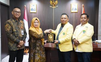 Deputi Bidang Dukungan Teknis Bawaslu Yusti Erlina saat menerima audiensi dari Pengurus Pusat (PP) Pemuda Katolik di Bawaslu Gedung B, Jakarta, Rabu (8/4/2026).