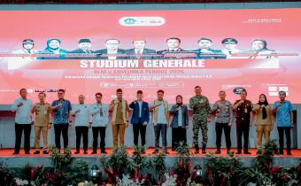 Ketua Bawaslu Provinsi Lampung Iskardo P. Panggar menghadiri kegiatan stadium general sekaligus Pelantikan Badan Eksekutif Mahasiswa (BEM) Universitas Lampung yang digelar di Gedung Serbaguna Universitas Lampung, Senin (6/4).
