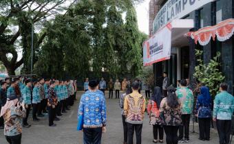 Dalam rangka memperingati Hari Ulang Tahun (HUT) ke-18 Badan Pengawas Pemilihan Umum (Bawaslu), Bawaslu Provinsi Lampung melaksanakan apel peringatan yang diikuti oleh Ketua dan Anggota Bawaslu Provinsi Lampung Iskardo P. Panggar, Suheri, Gistiawan, Tamri, Ahmad Qohar, Hamid Badrul Munir, dan Plt. Kepala Sekretariat Achmad Sutiono, Kepala Bagian Administrasi Indra Darmawan, Kepala Bagian Pengawasan Mimi Abriyani, Kepala Bagian Kepala Bagian Penanganan Pelanggaran Dan Penyelesaian Sengketa Proses Erwin Prima