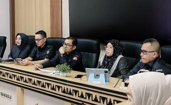 Badan Pengawas Pemilihan Umum (Bawaslu) Provinsi Lampung terus memperkuat konsolidasi internal kelembagaan meskipun berada pada masa non tahapan pemilu. Hal tersebut diwujudkan melalui rapat koordinasi yang digelar bersama jajaran Bawaslu kabupaten/kota se-Provinsi Lampung secara daring melalui Zoom Meeting pada Selasa (21/04).