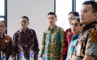 Anggota Badan Pengawas Pemilihan Umum Provinsi Lampung, Gistiawan, menghadiri prosesi pelantikan Rektor Universitas Muhammadiyah (UM) Lampung periode 2026-2030 yang digelar di Gedung Hj. Siti Walidah, Kampus II UM Lampung, Sukarame, Bandar Lampung, Kamis (23/04).