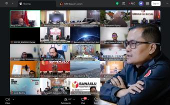 Bawaslu Provinsi Lampung menghadiri rapat bulanan jajaran sekretariat bersama Bawaslu RI yang dilaksanakan secara daring melalui zoom meeting pada Senin (27/04).