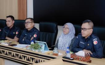 Bawaslu Provinsi Lampung menggelar Rapat Rutin Jajaran Sekretariat bersama Bawaslu Kabupaten/Kota se-Provinsi Lampung dalam rangka pembinaan dan evaluasi kelembagaan. Kegiatan tersebut dilaksanakan secara daring melalui Zoom Meeting pada Selasa (28/04).