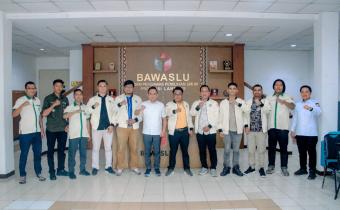 Badan Pengawas Pemilihan Umum (Bawaslu) Provinsi Lampung menerima audiensi Pemuda Katolik Komisariat Daerah (Komda) Lampung di Kantor Bawaslu Provinsi Lampung, Rabu (29/04). 