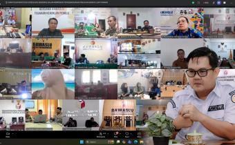 Anggota Bawaslu Provinsi Lampung, Suheri, bersama Plt. Kepala Sekretariat Bawaslu Provinsi Lampung, Achmad Sutiono, menghadiri Rapat Pembahasan Pelaporan Pelaksanaan Tugas Konsolidasi Demokrasi dalam Memperkuat Penyelenggaraan Pemilihan Umum di Luar Tahapan. Kegiatan tersebut diselenggarakan oleh Bawaslu RI secara daring melalui Zoom Meeting pada Kamis (30/04).