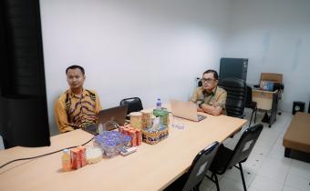 Pelaksana Tugas (Plt.) Kepala Sekretariat Bawaslu Provinsi Lampung, Achmad Sutiono, menghadiri Sosialisasi Pelaksanaan Orientasi Pegawai Pemerintah dengan Perjanjian Kerja (PPPK) di lingkungan Bawaslu/Panwaslih Provinsi yang dilaksanakan secara daring melalui Zoom Meeting pada Kamis (07/05).