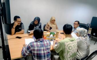Bawaslu Provinsi Lampung menggelar rapat Bagian Hukum, Humas, Data dan Informasi di kantor Bawaslu Provinsi Lampung pada Sabtu (09/05).