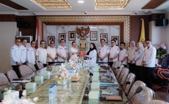 Bawaslu Provinsi Lampung melakukan audiensi dengan Pemerintah Kota Bandar Lampung dalam rangka pelaksanaan Program Konsolidasi Demokrasi di luar tahapan pemilu. Kegiatan yang berlangsung di Kantor Wali Kota Bandar Lampung, Rabu (3/6).
