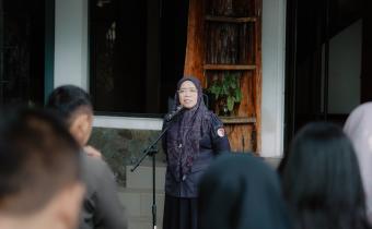 Bawaslu Provinsi Lampung menggelar apel rutin di halaman kantor Bawaslu Provinsi Lampung pada Senin (25/05). 