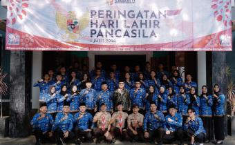 Bawaslu Provinsi Lampung menggelar Upacara Peringatan Hari Lahir Pancasila Tahun 2026 di halaman Kantor Bawaslu Provinsi Lampung, Senin (1/6).