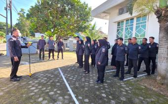 Foto saat pembina apel menyampaikan amanatnya pada Senin (25/05).