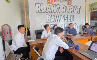 Foto saat Rapat Bawaslu Kota Metro