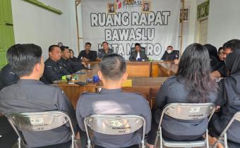 Foto saat rapat evaluasi mingguan, Senin (08/06)