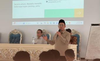 Anggota Bawaslu Puadi saat menjadi narasumber Intermediate Training (LK II) Tingkat Nasional Himpunan Mahasiswa Islam Koordinator Komisariat Universitas Negeri Jakarta, Cabang Jakarta Raya di Depok, Jawa Barat, Selasa (30/6/2026)
