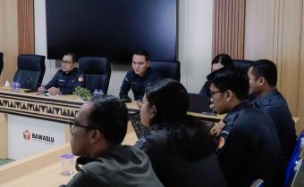 Badan Pengawas Pemilihan Umum (Bawaslu) Provinsi Lampung menggelar rapat konsolidasi internal bersama jajaran Sekretariat di Kantor Bawaslu Provinsi Lampung, Senin (8/6).