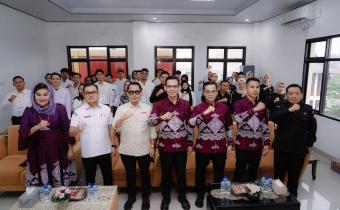 Bawaslu Provinsi Lampung menyelenggarakan Kick Off Pendidikan Pengawas Partisipatif (P2P) Tahun 2026 di Provinsi Lampung yang dilaksanakan secara luring dan daring di Aula Kantor Bawaslu Kota Bandar Lampung, Rabu (17/06).