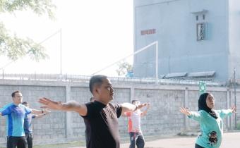 Badan Pengawas Pemilihan Umum (Bawaslu) Provinsi Lampung melaksanakan kegiatan senam pagi bersama di lingkungan Kantor Bawaslu Provinsi Lampung pada Kamis (18/06).