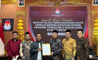 Foto saat penyerahan Berita Acara Hasil Rapat Pleno PDPB TW 2 Tahun 2026