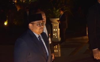 Ketua Bawaslu Rahmat Bagja saat menghadiri Ziarah Nasional dan Renungan Suci di Taman Makam Pahlawan Nasional Utama (TMP) Kalibata, Jakarta, Minggu (16/8/2026) malam. Istimewa