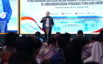 Anggota Bawaslu Herwyn JH Malonda saat menutup kegiatan Rapat Koordinasi Pemutakhiran Data ASN di Jakarta, Minggu (2/8/2026).