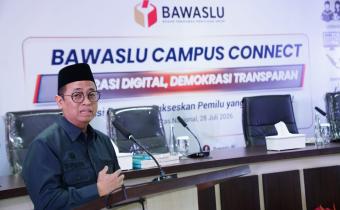Anggota Bawaslu, Puadi, saat membuka kegiatan Bawaslu Campus Connect dengan tema "Generasi Digital, Demokrasi Transparan" di Universitas Nasional (Unas), Jakarta, Selasa (28/7/2026)