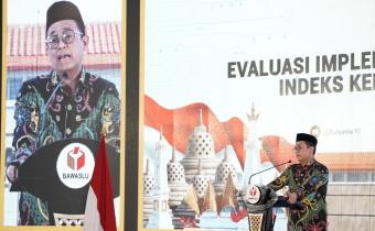 Anggota Bawaslu Puadi saat menyampaikan sambutannya Evaluasi Implementasi dan Kualitas Data Indeks Kerawanan Pemilu (IKP) 2024 di Jakarta, Selasa malam, (28/7/2026).