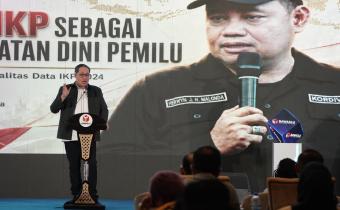 Anggota Bawaslu Herwyn J.H. Malonda saat memberi sambutan pada Evaluasi Implementasi dan Kualitas Data Indeks Kerawanan Pemilu (IKP) 2024 di Jakarta, Selasa malam, (28/7/2026).