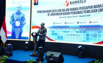 Sekretariat Jenderal Bawaslu Ferdinand Eskol Tiar Sirait dalam penutupan Rapat Koordinasi Pemutakhiran Data ASN, di Jakarta, Minggu (2/8/2026).