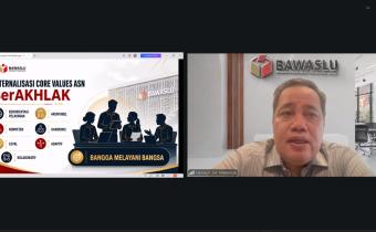 Anggota Bawaslu JH Malonda membuka acara Internalisasi Core Values ASN BerAkhlak kepada pegawai pemerintah dengan perjanjian kerja (PPPK) Bawaslu Provinsi Sulawesi Utara, Kamis (29/7/2026). Foto: Pemberitaan dan Publikasi Bawaslu RI