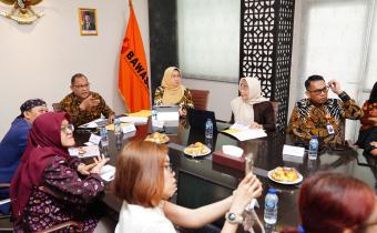 Anggota Bawaslu Totok Hariyono (kedua dari kiri) saat menerima audiensi dari Komisi Nasional Anti Kekerasan terhadap Perempuan (Komnas Perempuan), di Jakarta, Jumat (7/8/2026).