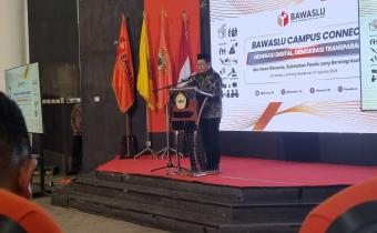 Anggota Bawaslu Puadi saat membuka Bawaslu Campus Connect bertema Generasi Digital, Demokrasi Transparan di Universitas Lambung Mangkurat, Banjarmasin, Kalimantan Selatan, Jumat (7/8/2026).