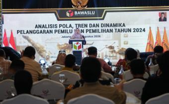 Deputi Bidang Dukungan Teknis Yusti Erlina saat menutup kegiatan Analisis Pola, Tren, dan Dinamika Pelanggaran Pemilu dan Pemilihan Tahun 2024 di Jakarta, Jumat (14/8/2026).
