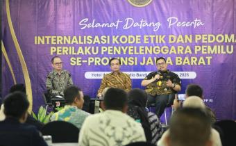 Ketua Bawaslu, Rahmat Bagja, saat menjadi narasumber di kegiatan Internalisasi Kode Etik dan Pedoman Perilaku Penyelenggara Pemilu, di Bandung, Rabu (19/8/2026).