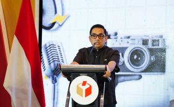 Ketua Komisi II DPR Rifqinizamy Karsayuda saat menjadi keynote speech Evaluasi Kebijakan Publikasi dan Pemberitaan Bawaslu pada Masa Non Tahapan Pemilu di Surabaya, Jawa Timur, Selasa (25/8/2026).