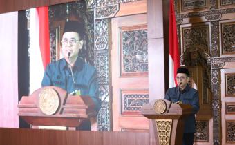 Anggota Bawaslu Puadi saat membuka kegiatan Bawaslu Campus Connect di Universitas Airlangga pada Rabu (26/8/2026).